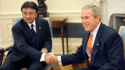 قرر مشرَّف دعم "الحرب على الإرهاب" التي شنها الرئيس الأمريكي الأسبق، جورج بوش، في أعقاب هجمات ال11 من سبتمبر عام 2001